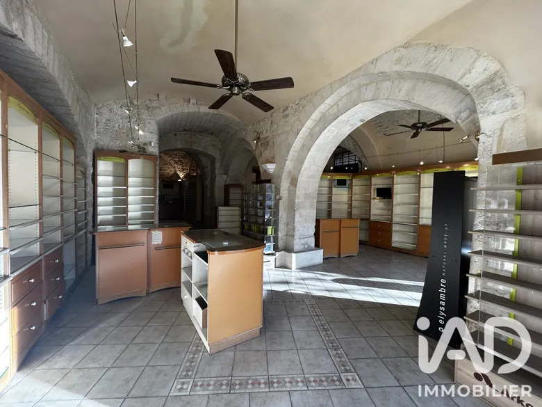 Murs commerciaux à Saint-Marcel-d'Ardèche (07700) · 147 m² · 212 000 €