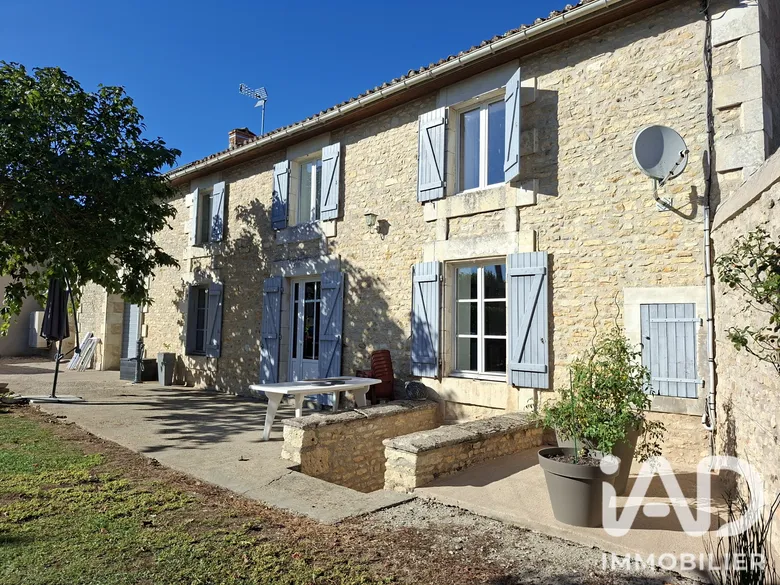 Maison 6 pièces 214 m² · à Maillé · 213,5 m² · 237 000 €