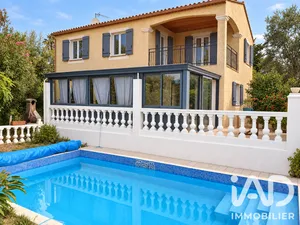 Maison traditionnelle à Saint-Cyr-sur-Mer (83270)