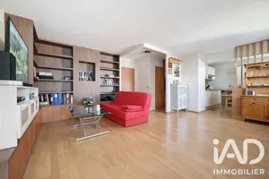 Apartment in Mandres-les-Roses (94520)