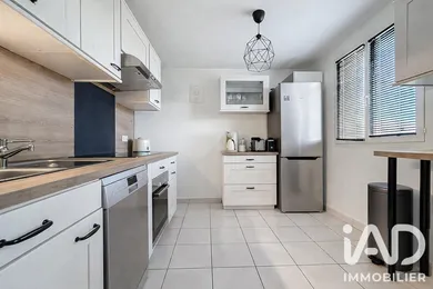 Apartment in Mandres-les-Roses (94520)