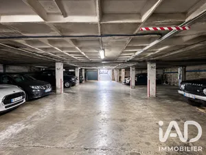 Parking in Paris (75020)