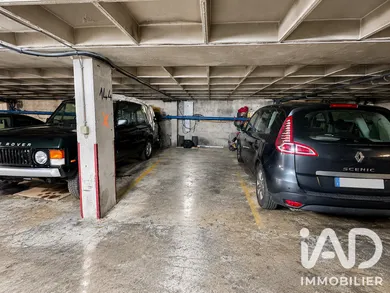 Parking in Paris (75020)