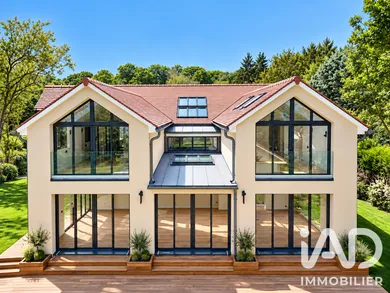 Architectural house in Montfort-l'Amaury (78490)