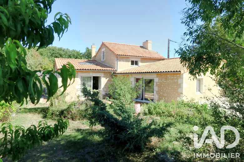 Maison 6 pièces 214 m² · à Leignes-sur-Fontaine · 214 m² · 490 000 €