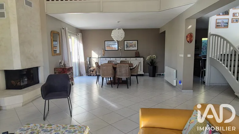 Maison 6 pièces 235 m² · aux Halles · 235 m² · 525 000 €