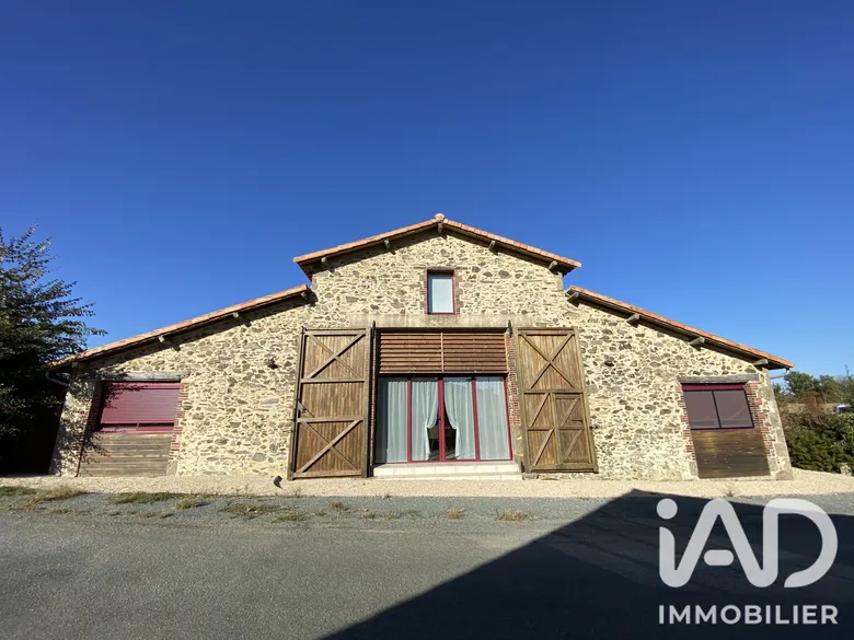 Maison 8 pièces 201 m² · à Rochetrejoux · 201 m² · 387 000 €
