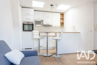 Apartment in Paris (75017)