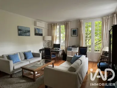 Maison à Issy-les-Moulineaux (92130)