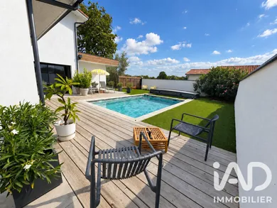 Architectural house in Saint-Martin-de-Hinx (40390)