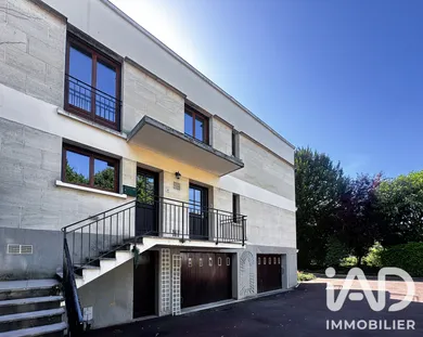 Apartment in Saint-Nom-la-Bretèche (78860)