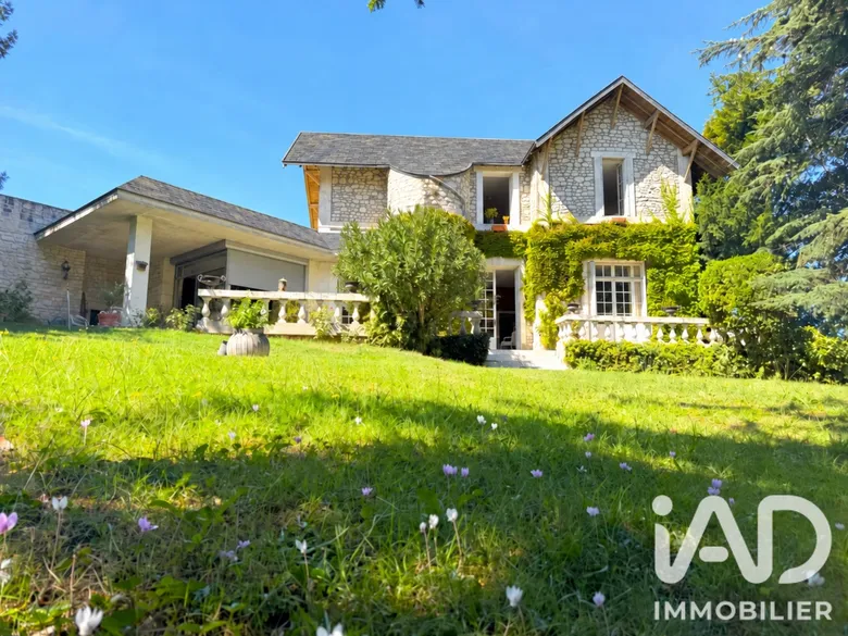 Maison 10 pièces 257 m² · à Saintes · 257 m² · 659 000 €