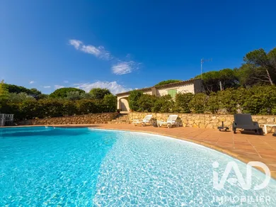 Maison à Roquebrune-sur-Argens (83520)