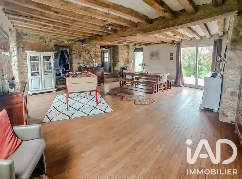 Maison 10 pièces 236 m² · à Trémentines · 236 m² · 415 000 €