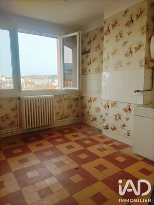 Apartment in Saint-Étienne (42100)