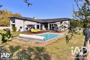 Maison d'architecte à Andrest (65390)