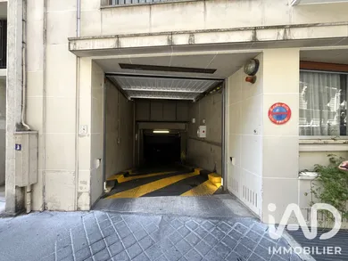 Parking à Paris (75007)