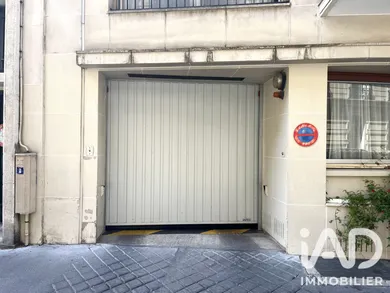 Parking à Paris (75007)