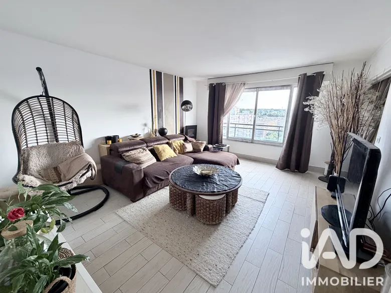 Appartement 5 pièces 98 m² · à Épinay-sous-Sénart · 97,7 m² · 154 000 €