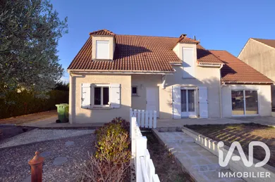 Maison traditionnelle à Pommeuse (77515)