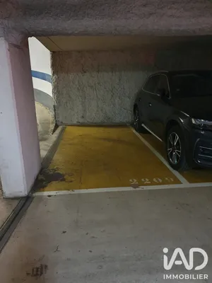 Parking à Paris (75015)
