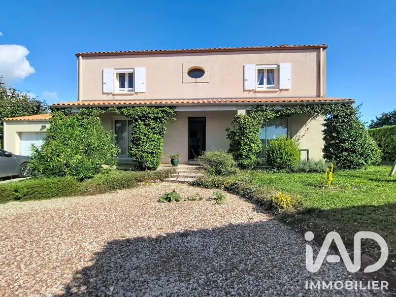 Maison 6 pièces 183 m² · à Angoulins · 183 m² · 698 625 €