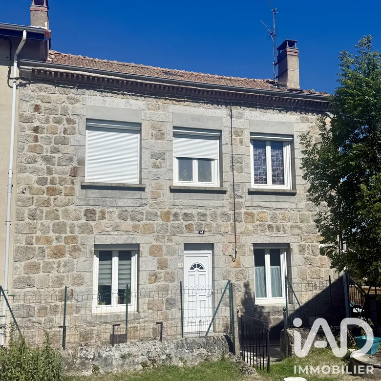 Maison 5 pièces 105 m² · à Sainte-Sigolène · 104,6 m² · 189 000 €
