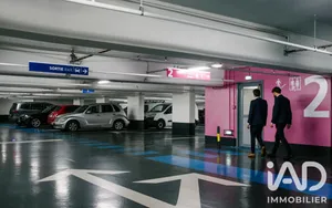 Parking à Paris (75008)