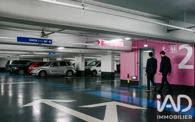 Parking à Paris (75008)