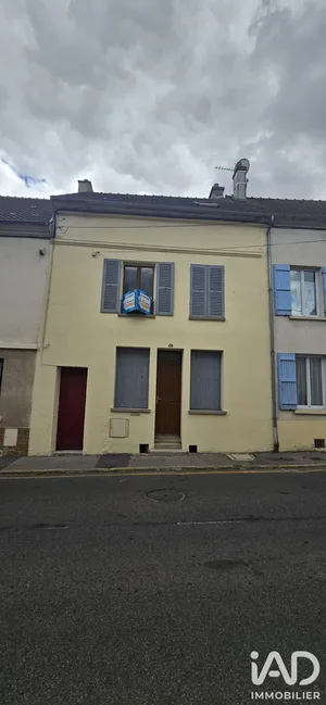 Building in Villeneuve-sur-Bellot (77510)