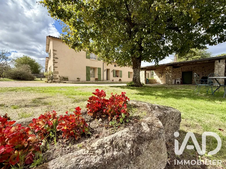 Maison 6 pièces 169 m² · à Saint-Aubin-le-Cloud · 169 m² · 232 000 €