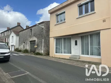 Maison de ville à Saint-Étienne-du-Bois (85670)