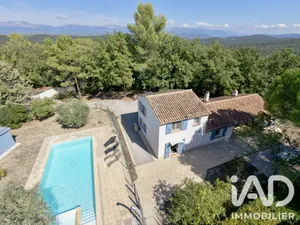 Maison traditionnelle à Bagnols-en-Forêt (83600)