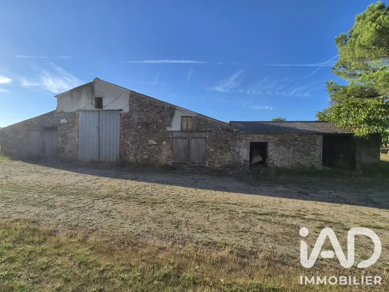 Maison 1 pièce 317 m² · à Montréverd · 317 m² · 40 000 €