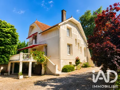 Architectural house in Aiffres (79230)