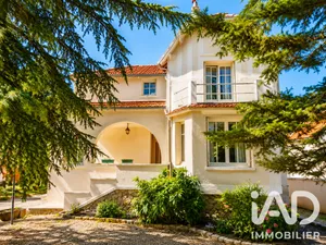 Architectural house in Aiffres (79230)