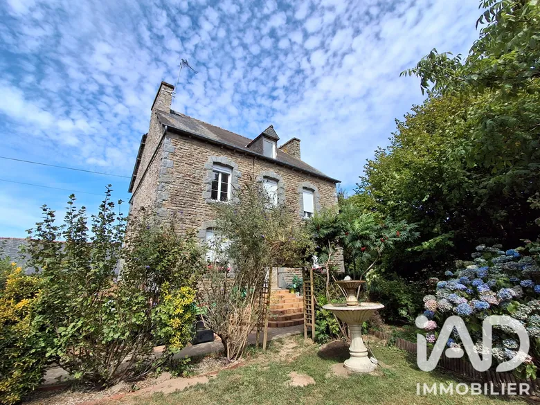 Maison 7 pièces 210 m² · au Mené · 210 m² · 235 500 €