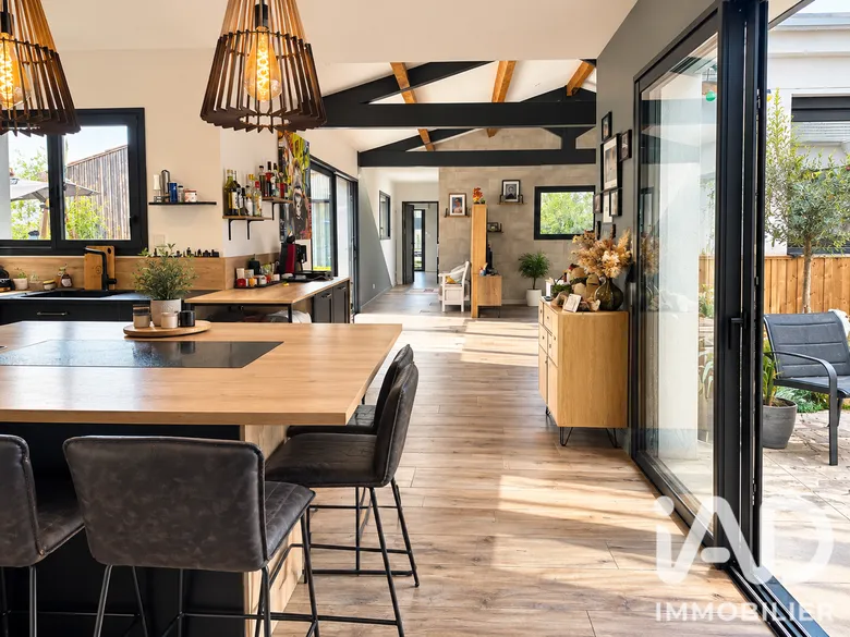 Maison 7 pièces 195 m² · à Dompierre-sur-Mer · 195 m² · 749 000 €
