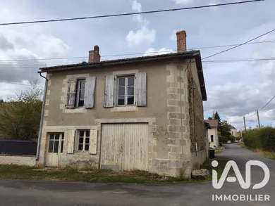 Maison de campagne à Adriers (86430)