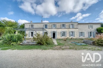 Domaine à Saint-Romain-de-Benet (17600)