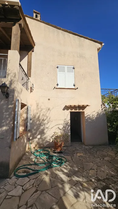 Maison à Saint-André-de-la-Roche (06730)