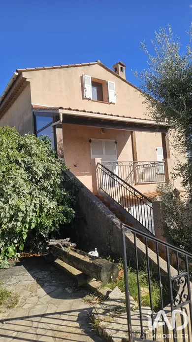 Maison à Saint-André-de-la-Roche (06730)