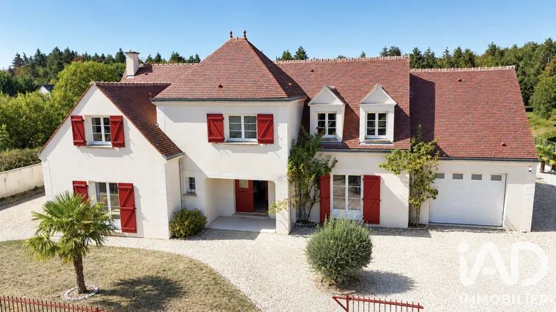 Maison 9 pièces 241 m² · à Châteauneuf-sur-Loire · 241 m² · 466 000 €
