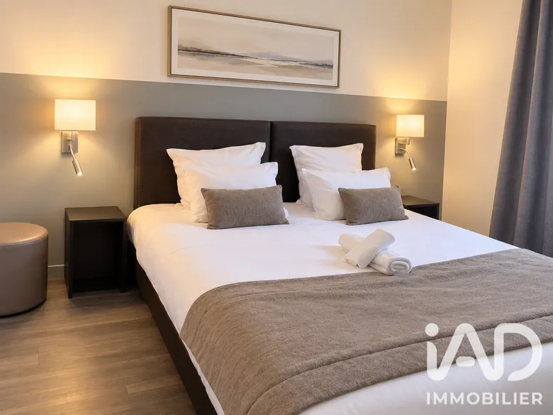 Hôtel à Courbevoie (92400) · 650 m² · 3 392 000 €