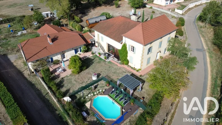 Maison 10 pièces 400 m² · à Pouilly-sous-Charlieu · 400 m² · 530 000 €