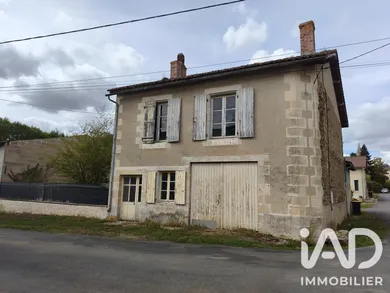 Maison de campagne à Adriers (86430)