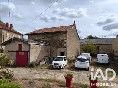 Maison de campagne à Adriers (86430)