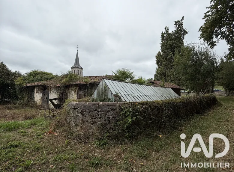 Terrain à Lacarre (64220) · 112 000 €