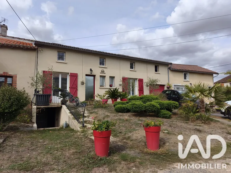 Maison 6 pièces 121 m² · à Adriers · 121 m² · 127 000 €