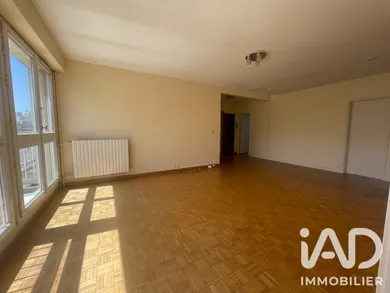 Apartment in Courbevoie (92400)